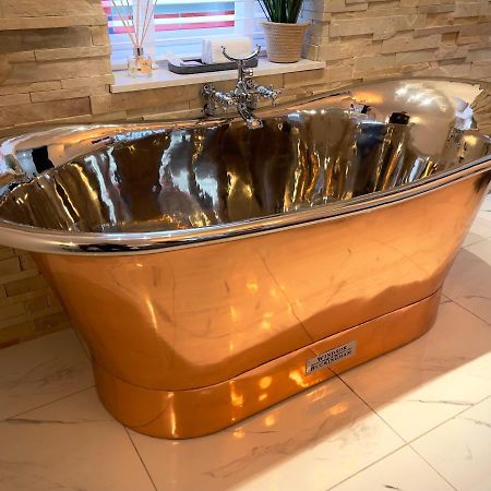 Pamper Yourself In Our Double Sized Copper Tub -2 Bedroom Villa Inverness Luaran gambar