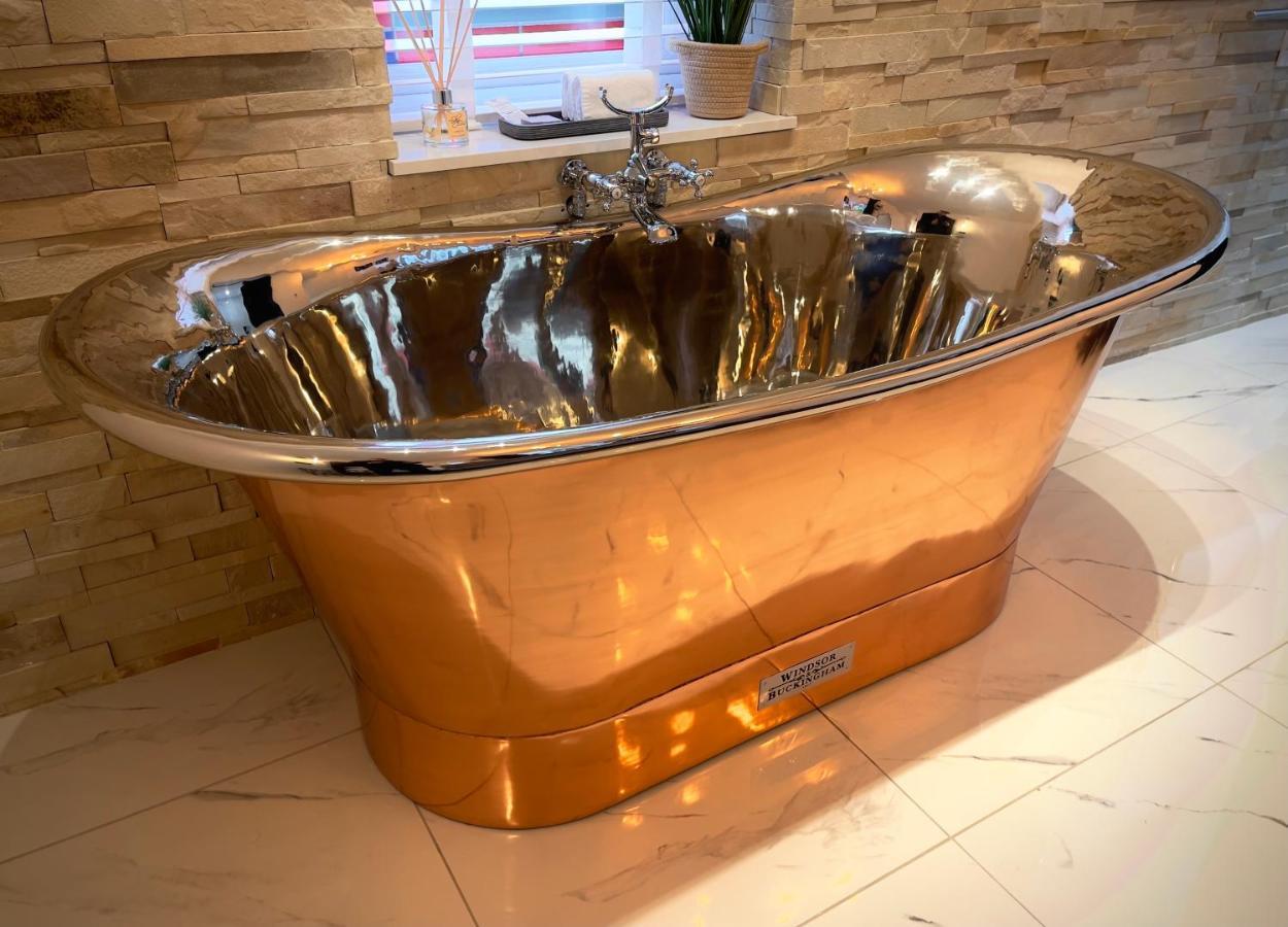 Pamper Yourself In Our Double Sized Copper Tub -2 Bedroom Villa Inverness Luaran gambar