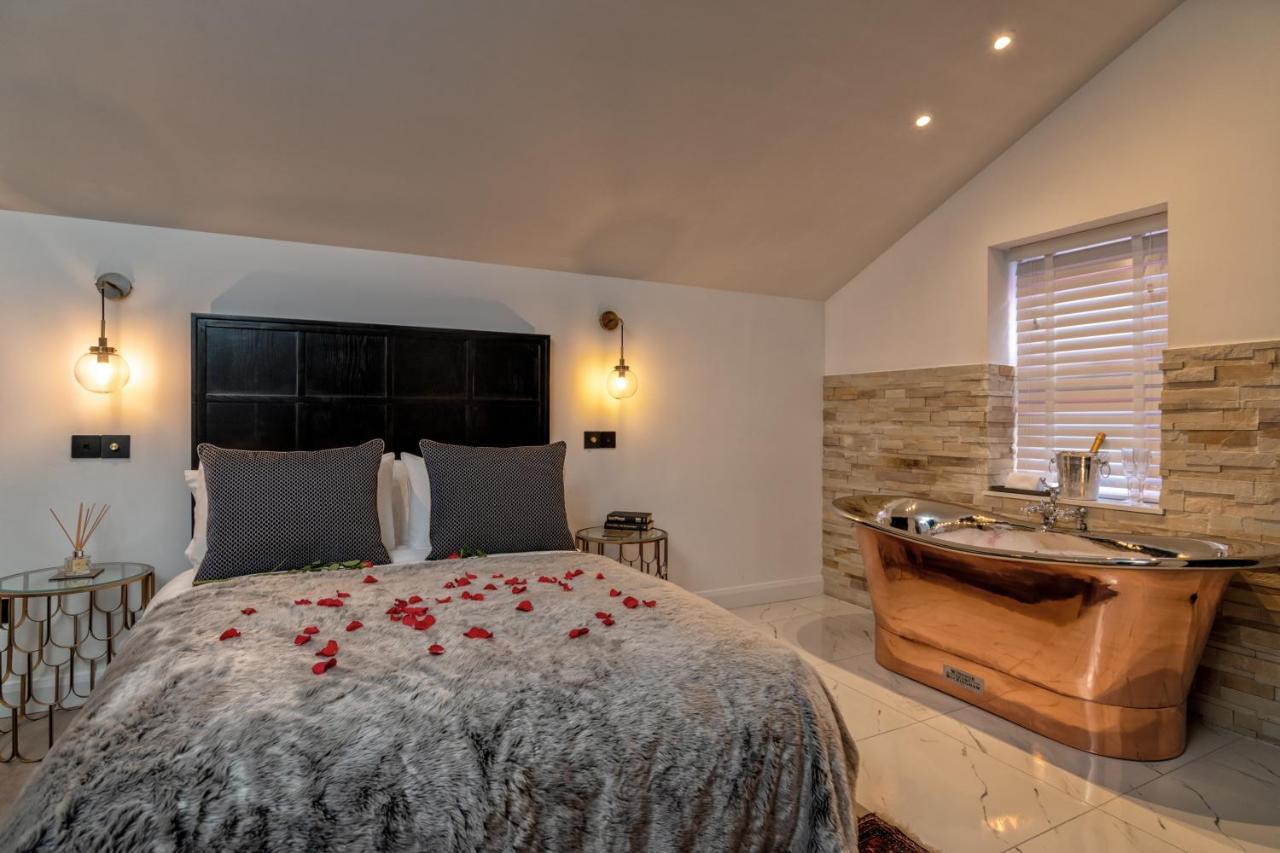 Pamper Yourself In Our Double Sized Copper Tub -2 Bedroom Villa Inverness Luaran gambar